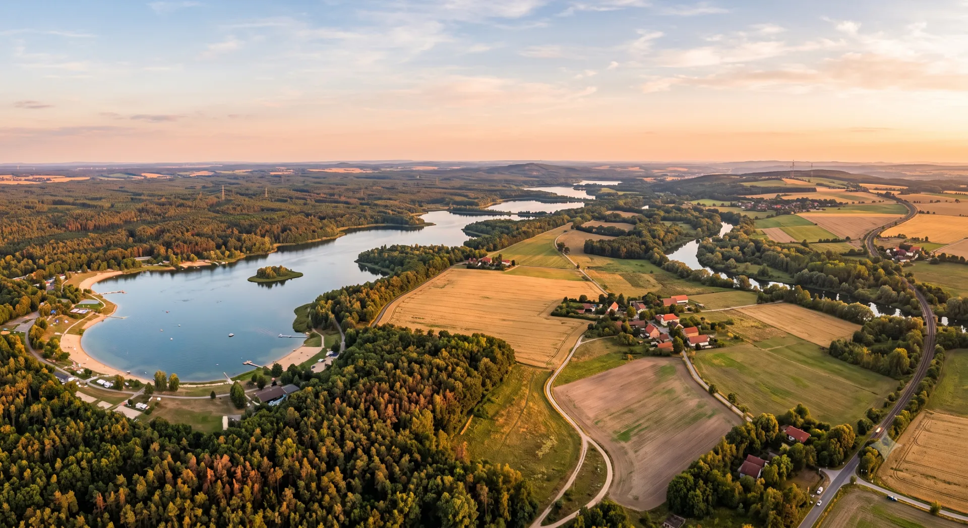 Landschaftliche Luftaufnahme in Sachsen & Brandenburg
